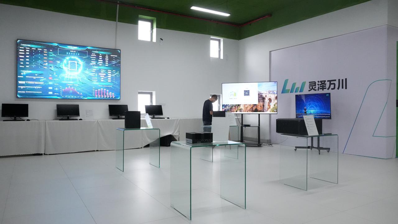 灵泽万川公司展厅与设备陈列